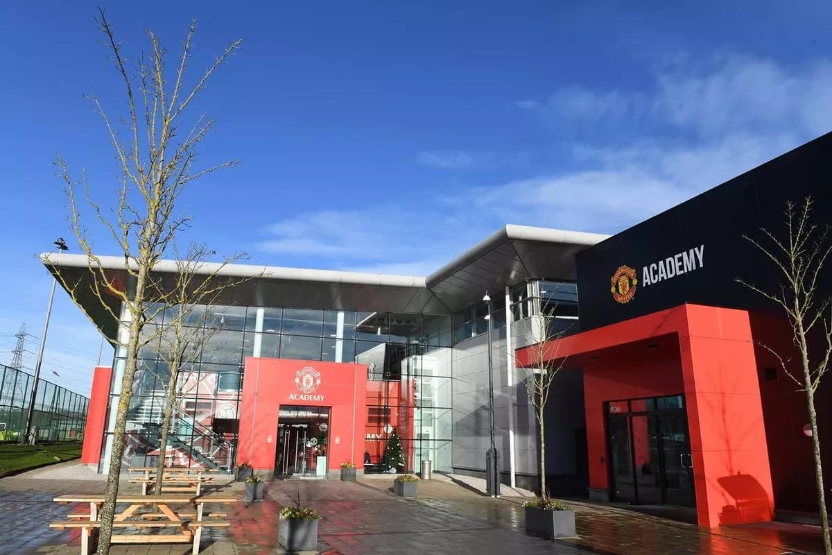 Manchester United can spend £100m in January without financial strain
