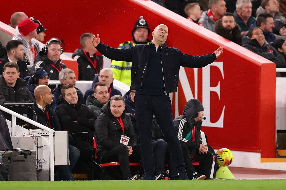 Arne Slot points finger at referee after question on Dominik Szoboszlai red card