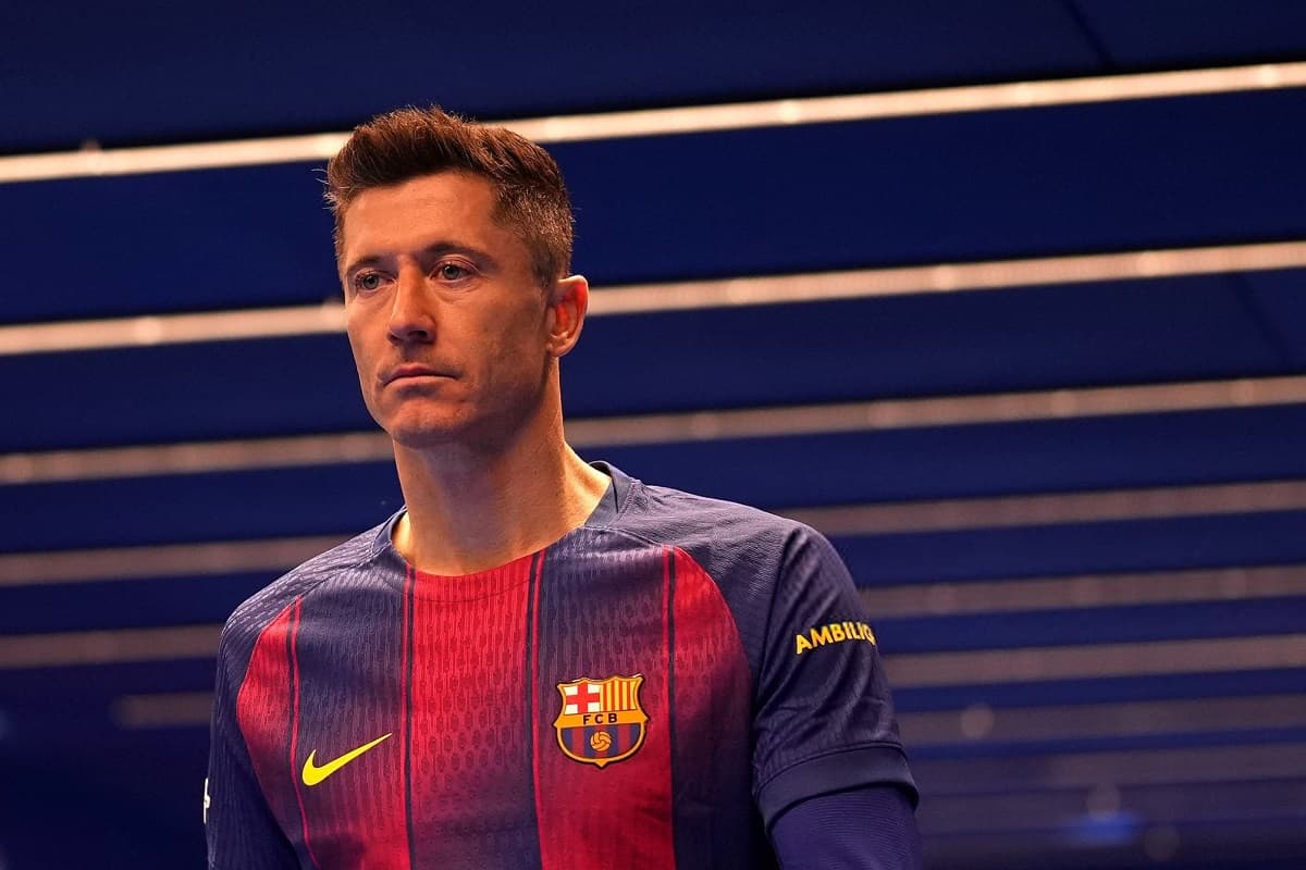 MLS side make formal offer to Barcelona star Robert Lewandowski