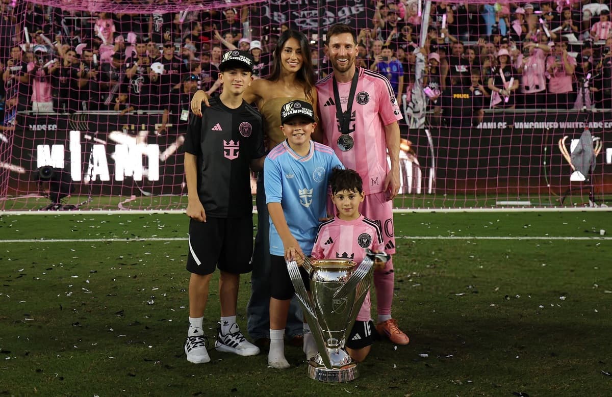 Lionel Messi eyeing official return to Barcelona after mapping out family plan