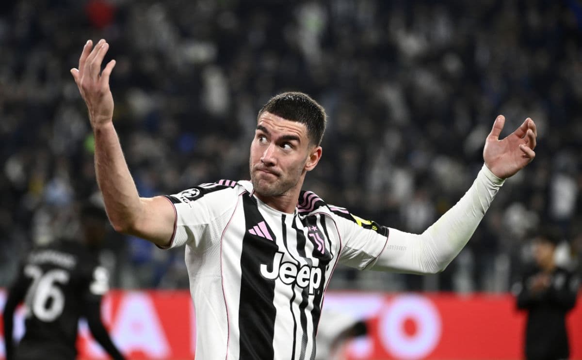 Barcelona and Bayern call Vlahovic but Juventus still hope