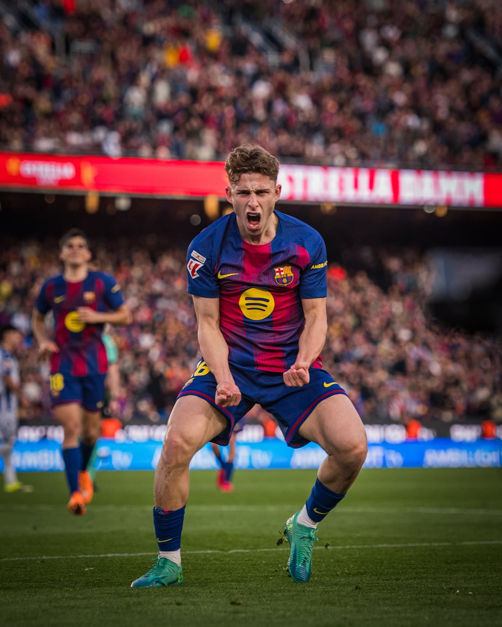 Barcelona responded in the perfect way after back-to-back defeats, cruising to a dominant 3–0 win over Levante at Spotify Camp Nou.
Goals from Bernal, De Jong, and Fermin sealed a confident performance from start to finish.
With this big victory, Barça reclaim the top spot in La Liga and send a strong message in the title race.