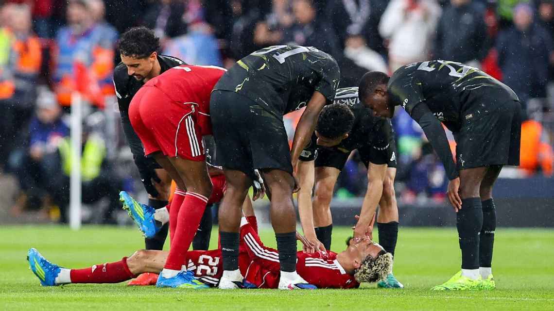 Liverpool fear for 'very-bad' looking Ekitike injury