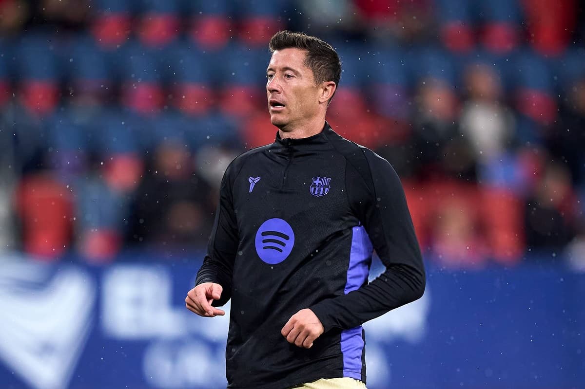 Lewandowski agent holds talks with Italian clubs, but Juventus cooling interest