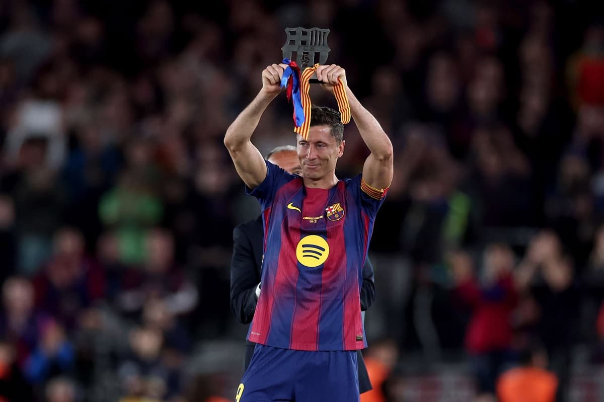 Robert Lewandowski bids emotional farewell to Barcelona as Camp Nou erupts in applause