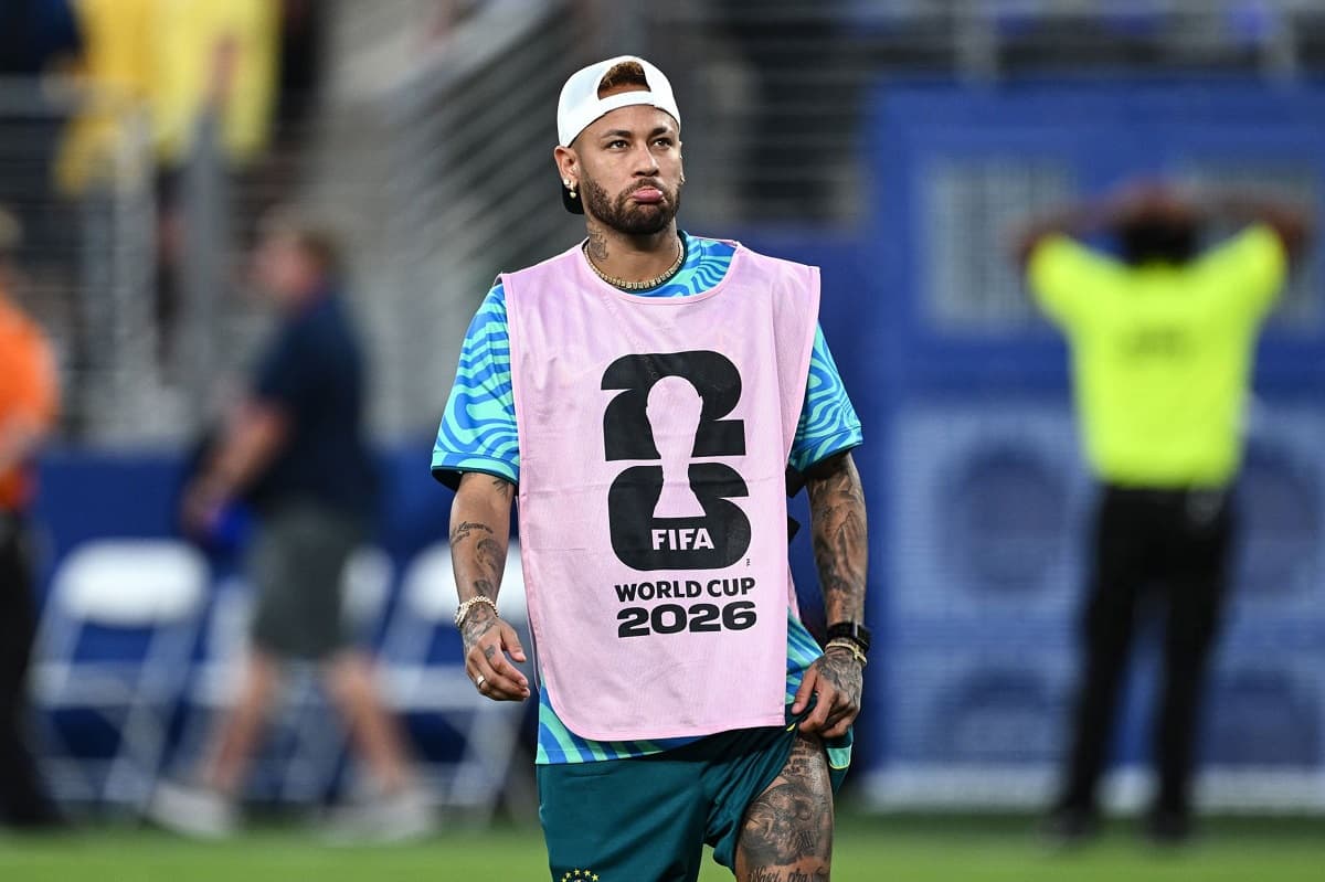Neymar steps up recovery with first pitchside training in US ahead of Brazil return plan