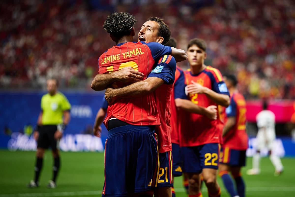 Spain take control against Saudi Arabia in crucial Group H clash