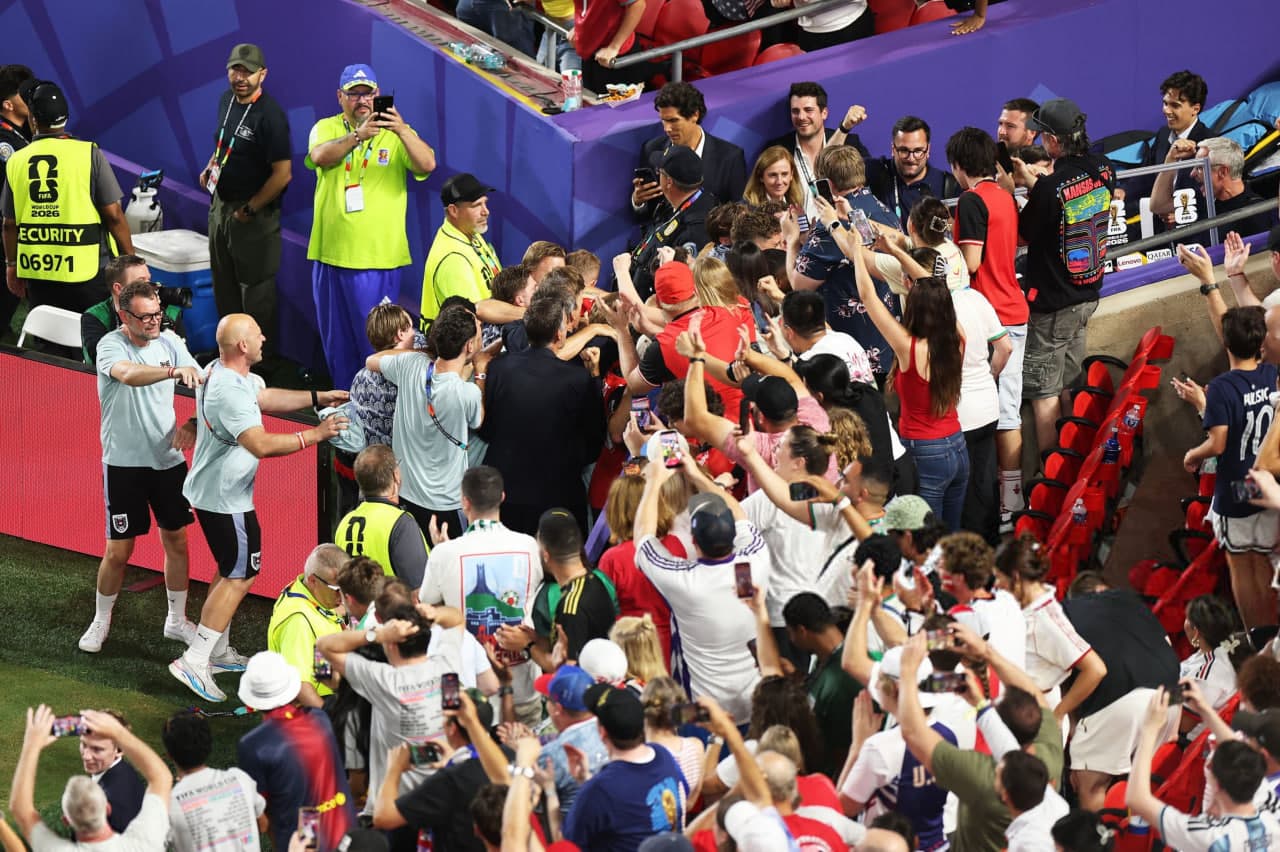 Late drama sends Austria and Algeria through as Argentina finish top of Group J