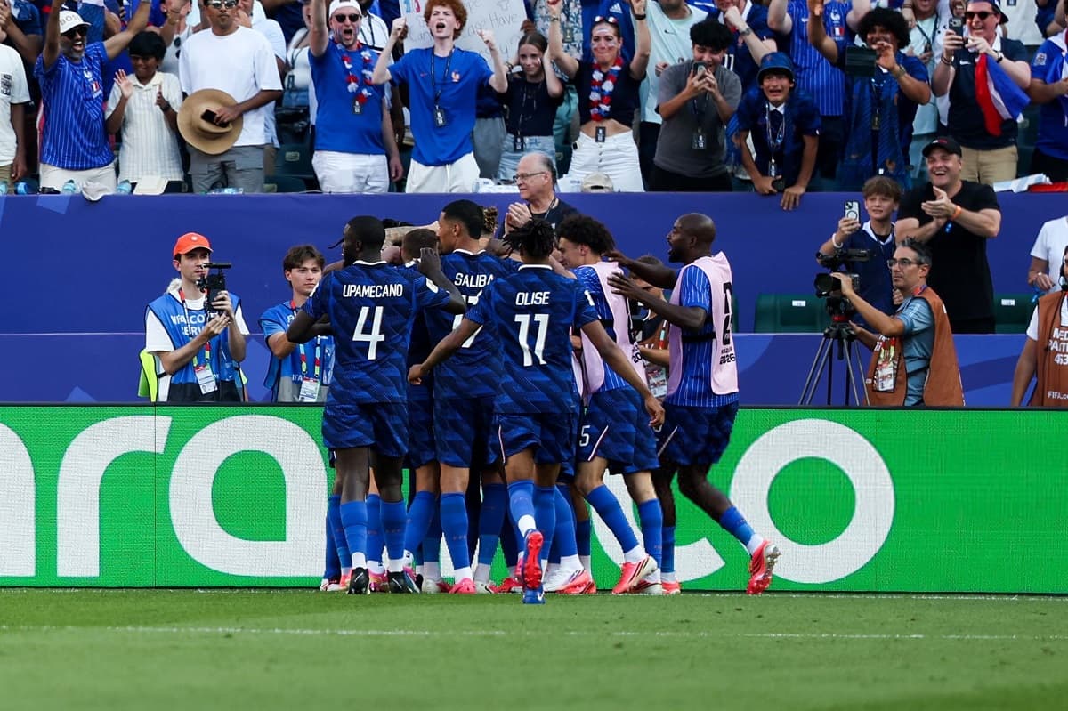 France survive Paraguay scare to reach World Cup quarter-finals