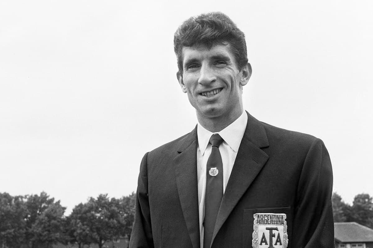 Antonio Rattin, Argentina legend who inspired football’s yellow and red cards, dies aged 89