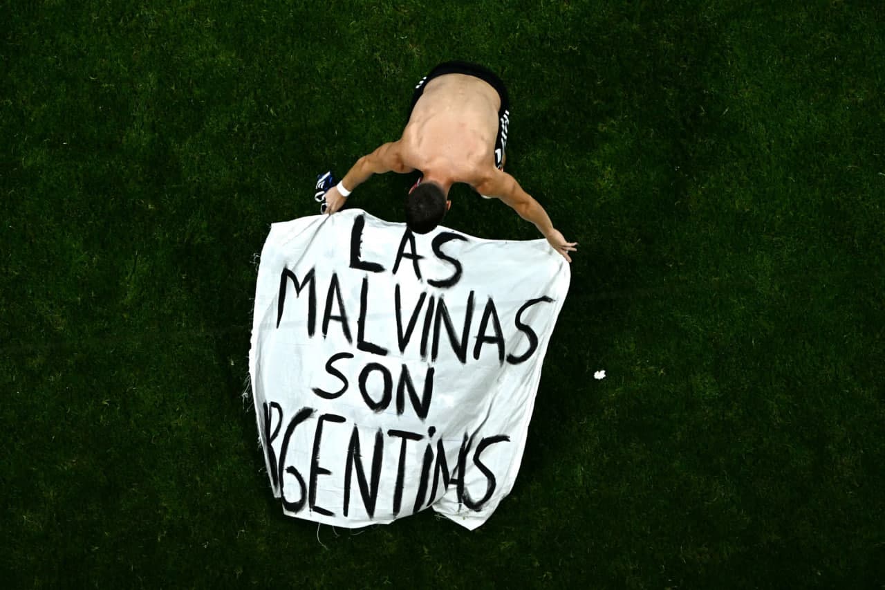 Starmer backs FIFA probe into Argentina’s Falklands banner
