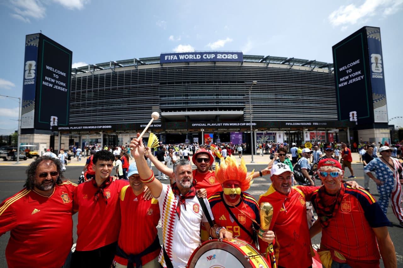 Supporters face hours-long queues before World Cup final amid heightened security