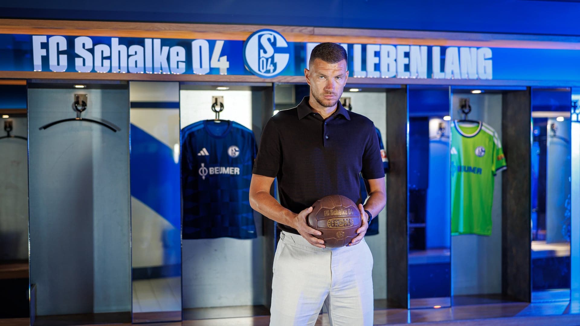 Dzeko extends Schalke 04 stay ahead of Bundesliga return