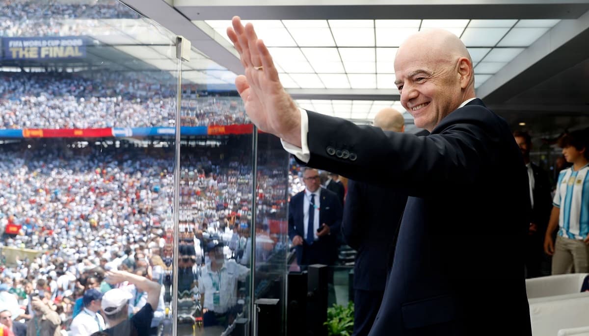 FIFA leadership backs Infantino at crisis meeting