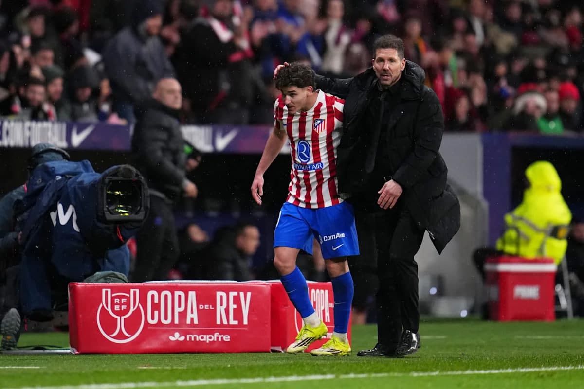 Barcelona face waiting game over Julian Alvarez transfer