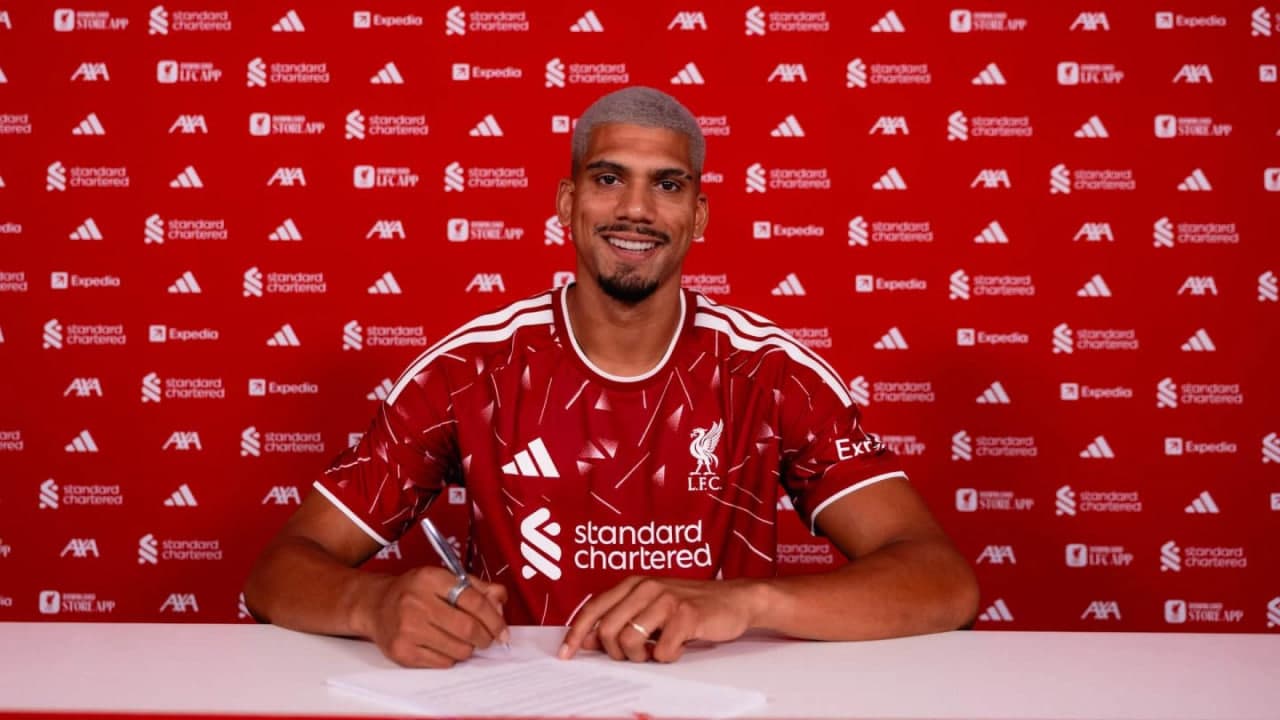 Liverpool confirm Ronald Araujo loan deal from Barcelona
