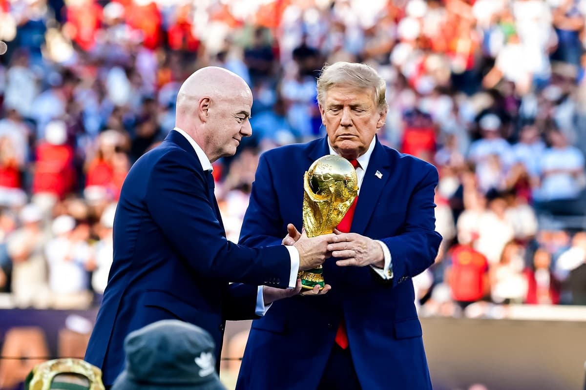 Trump backs Infantino amid calls for FIFA chief to quit