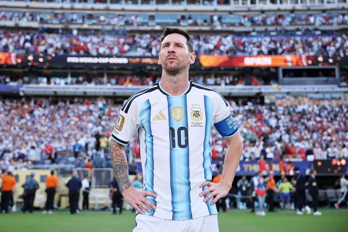 Argentina pausing league games in Messi tribute
