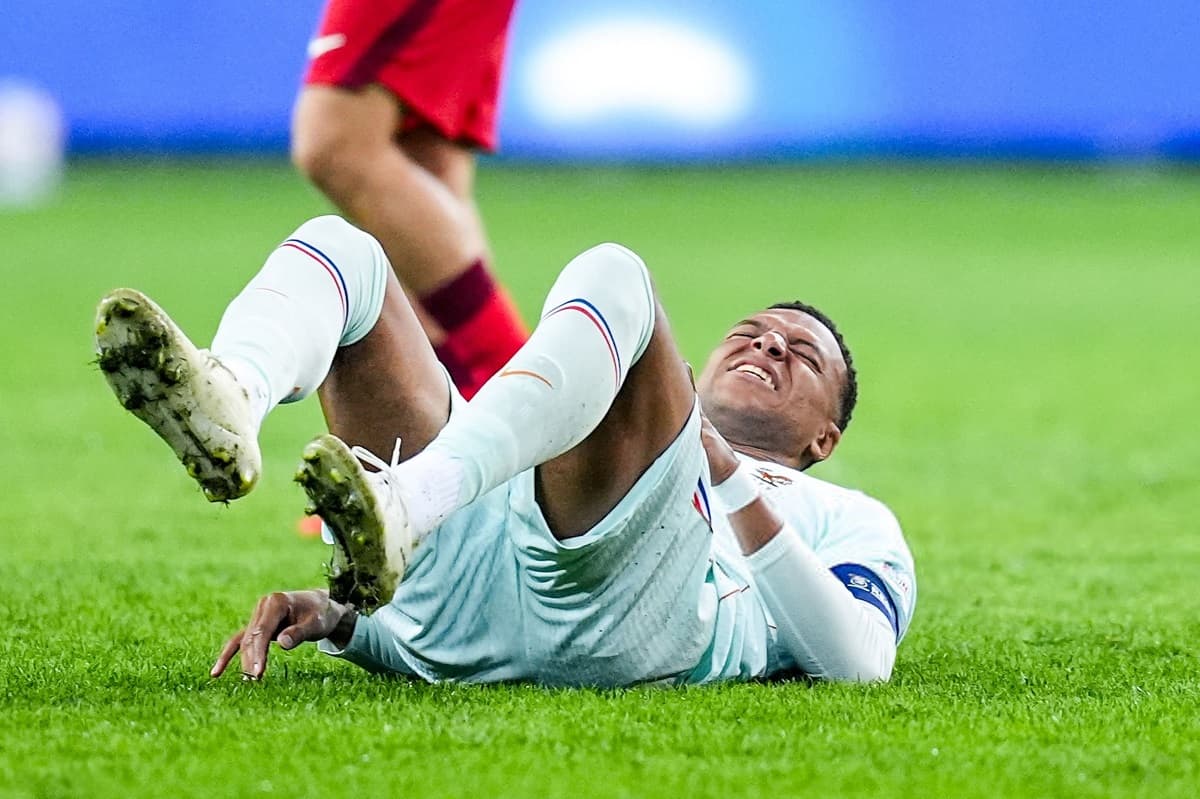 Mbappe expected to miss around two weeks with left knee injury