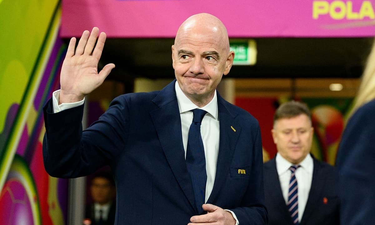 Infantino apologises to FIFA Council, but England and Germany question his leadership