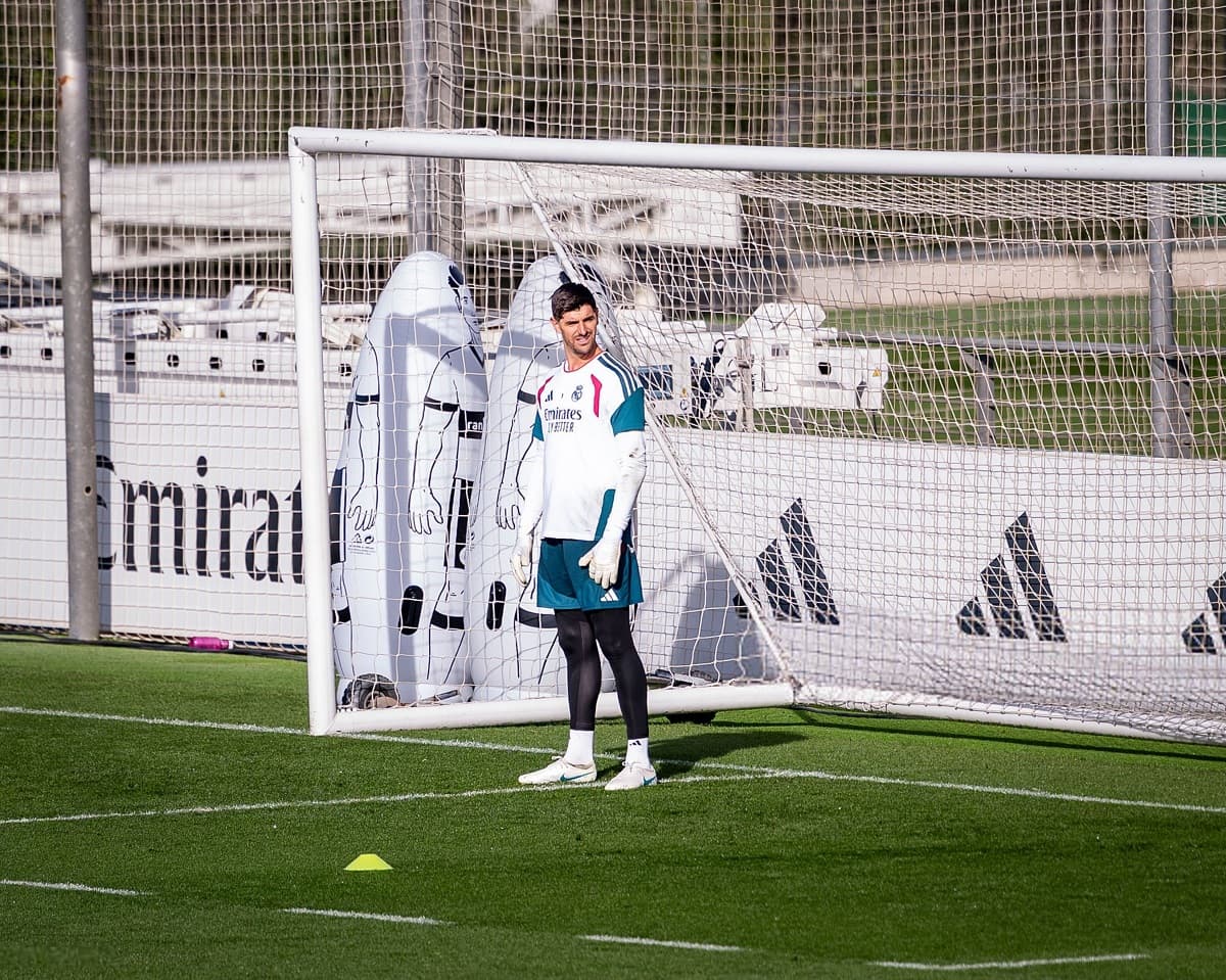 Courtois ruled out of El Clasico due to flu