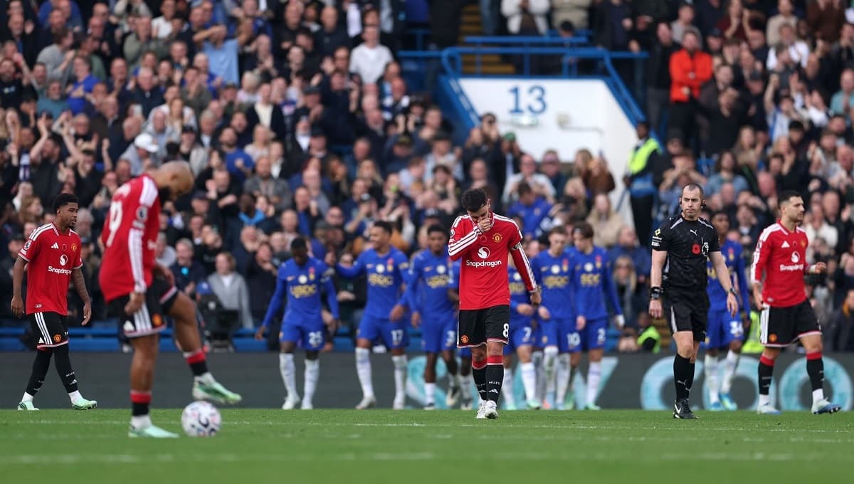 Chelsea cruise past United as Carrick's crisis deepens